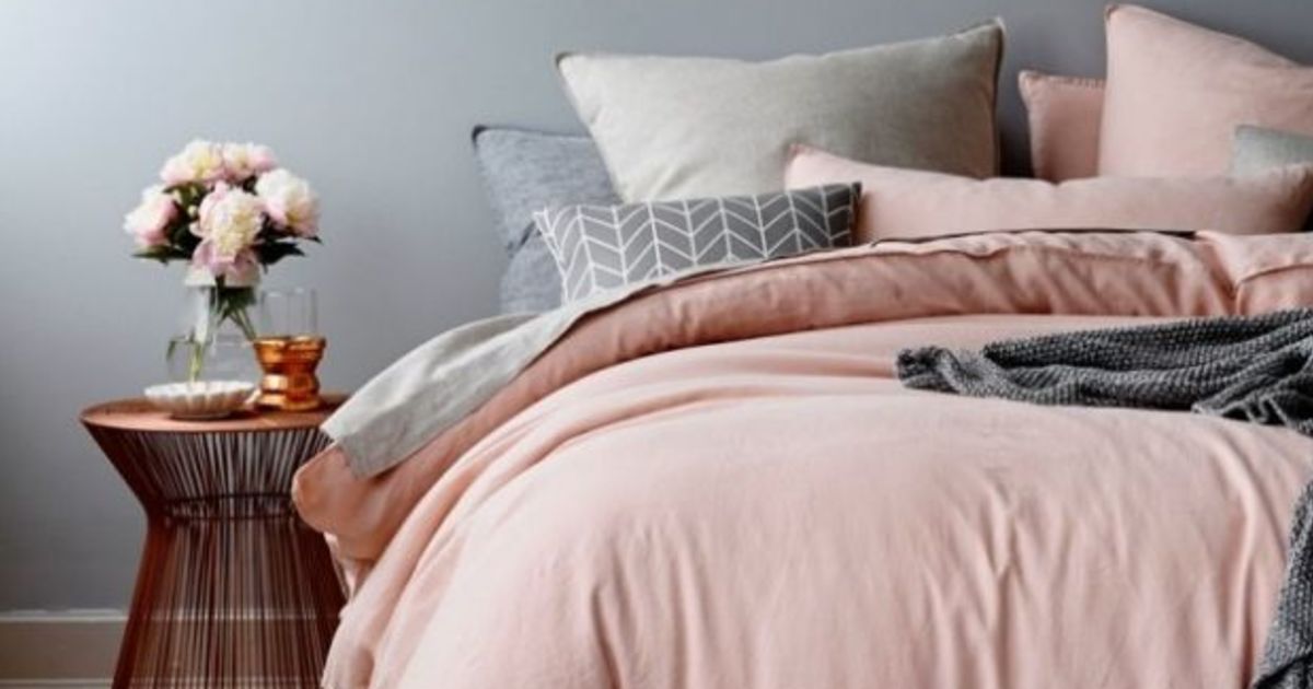 Cotton Linen Or Silk Which Bed Sheets Are Best For You 1 Gujecg Jpg