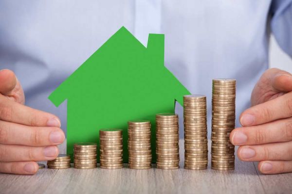 How does capital gains tax differ in commercial property?