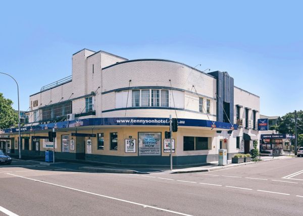Justin Hemmes buys Tennyson Hotel for $37m