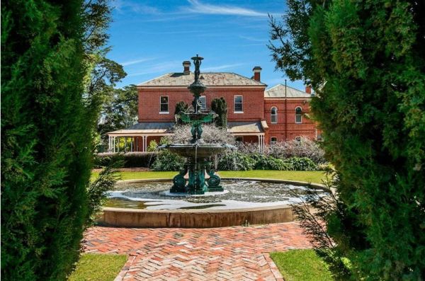 Historic Ravenswood Homestead near Bendigo back on the market