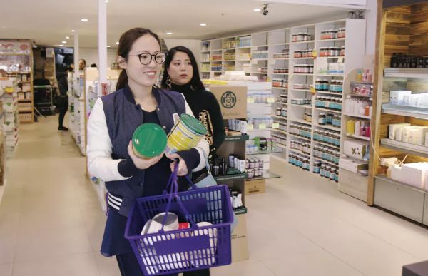 Chinese personal shoppers have created a new type of retail store in Australia