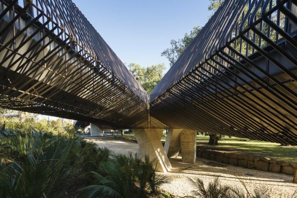 Pedestrian bridge to Melbourne