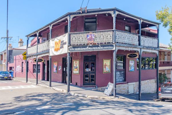 William Wallace Hotel in Birchgrove, a favourite with Hollywood stars, is on the market