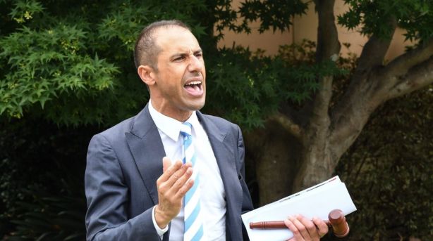 Auctioneer Rocky Bartolotto in action. Photo: Peter Rae.