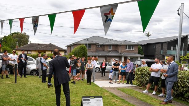 The auction drew in 19 registered bidders and a crowd of more than 70 people. Photo: Peter Rae.