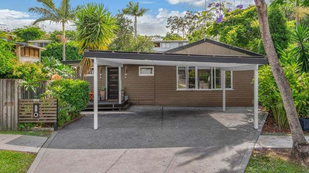 Good interest: 107 Clough Street, Mount Gravatt passed in for $700,000.