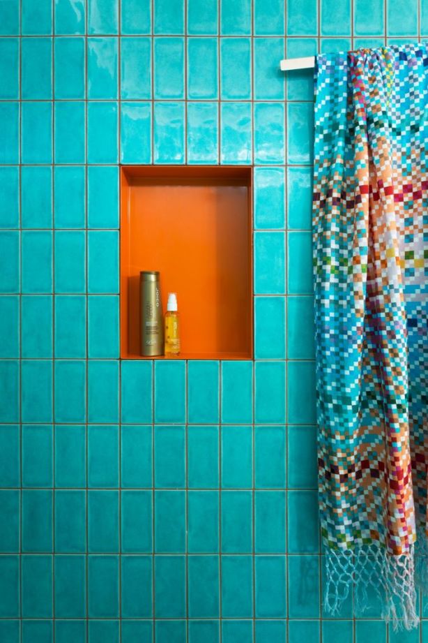 Bold tones make a statement in the bathroom, where neutrals usually rule. Photo: Martina Gemmola