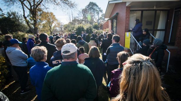 A large crowd gathered at the auction of 5 Harding Street. Photo: Elesa Kurtz