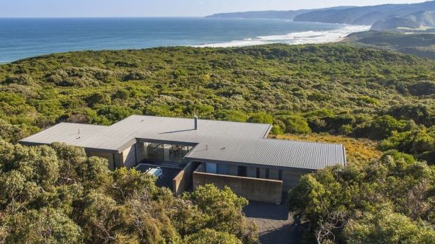 Sitting on top of an untouched cliff, Rotten Point House won the People's Choice category in the 2018 HomeAway awards this year. Photo: Homeaway.com.au
