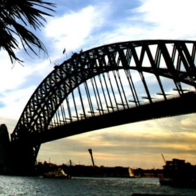 Sydney's median house price falls below $1 million