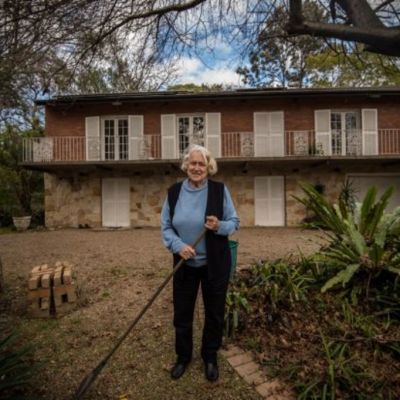 82-year-old woman knocks back $26 million offer from developer as Castle Hill neighbours sell around her