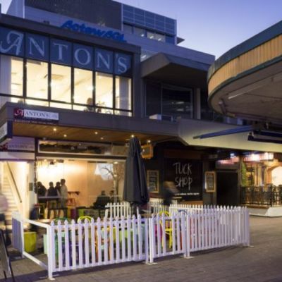 Garema Place hotspot sells to local investor at auction