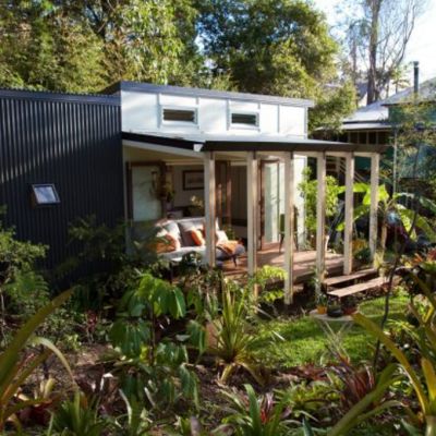 Brisbane backyard builders win right to keep tiny house