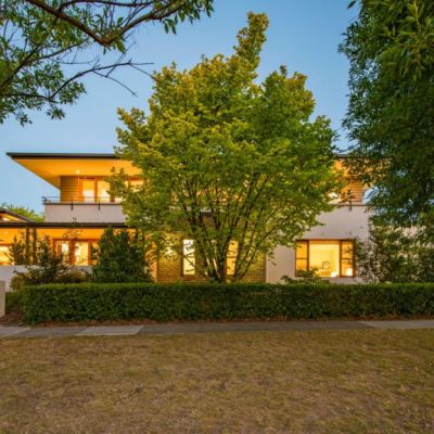 Auction Watch: Strong architecture draws crowds