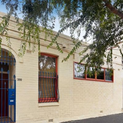 Converted Port Melbourne shop sells $300,000 over reserve at auction