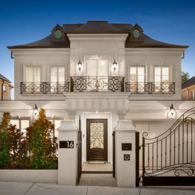 Marvellous mini manor in Kew