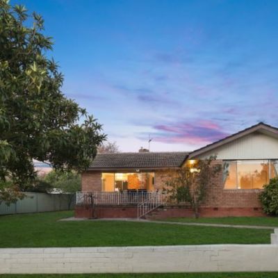 Auction watch: Fierce competition for Hackett house with potential
