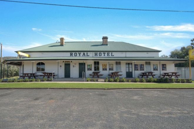 82 Tamba Street, Tambar Springs NSW 2381