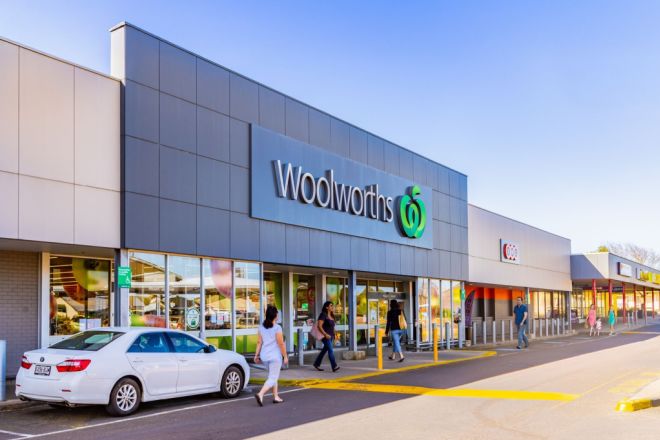 Woolworths, 145 Commercial Street East, Mount Gambier SA 5290