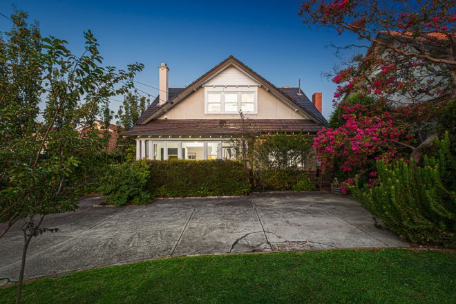 4 Cairnes Crescent, Brighton VIC 3186