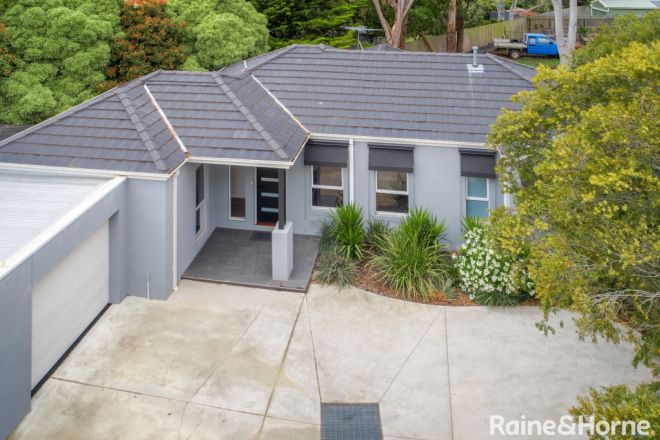 2/5 Robert Court, Gisborne VIC 3437