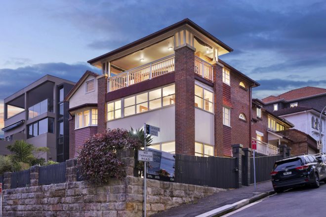 6 Upper Gilbert Street, Manly NSW 2095