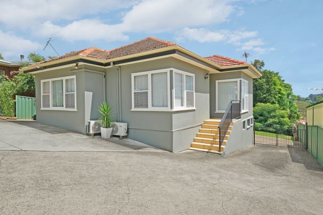 32 Hilltop Cres, Campbelltown NSW 2560