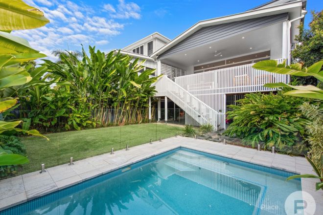 64 Morehead Avenue, Norman Park QLD 4170