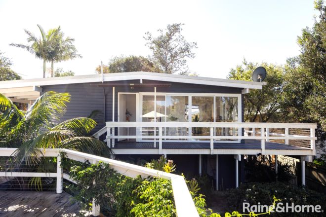 8 Fairview Place, Mollymook Beach NSW 2539