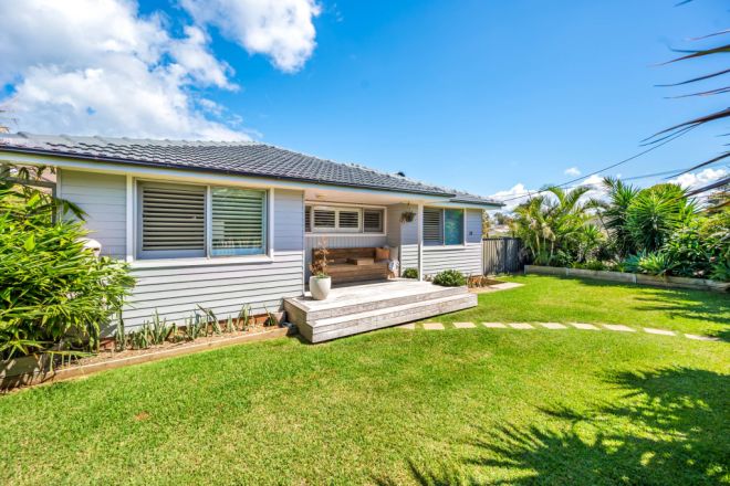 24 Alexander Avenue, Caves Beach NSW 2281