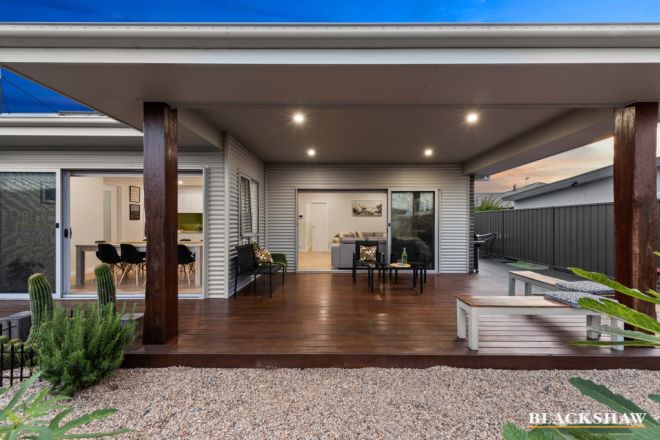 13 Redshaw Street, Coombs ACT 2611
