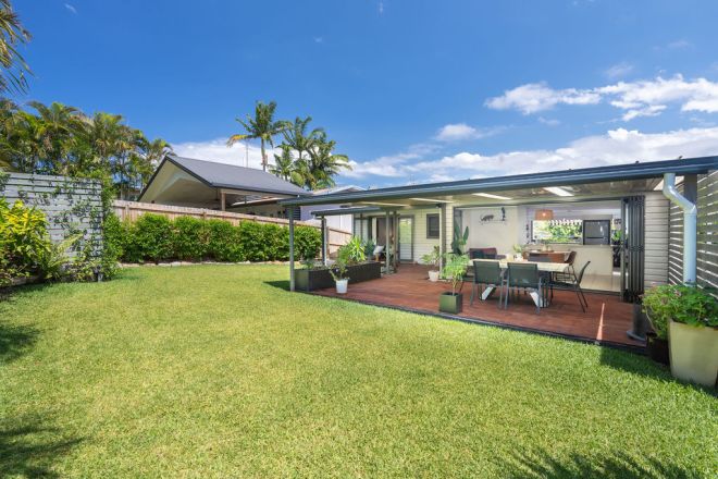 8 Chirn Lane, Labrador QLD 4215