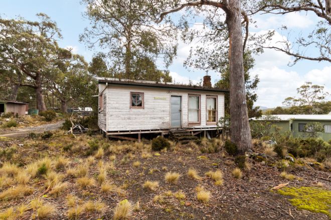 Bits n Pieces shack in tiny Tasmanian town on the market for a