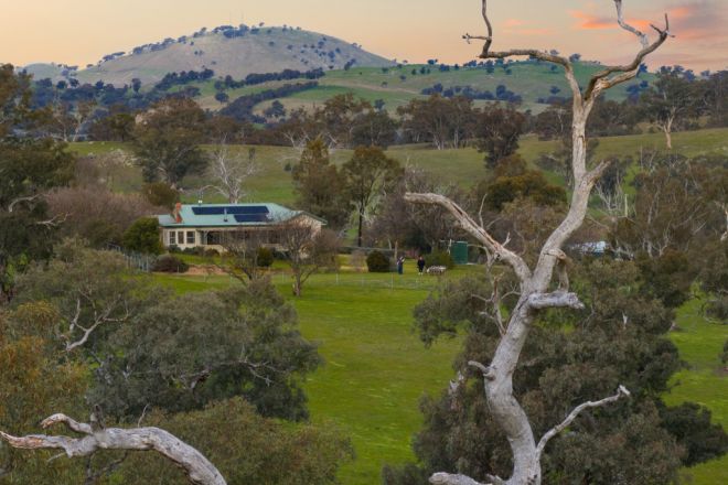 "Garratt" 597 Garratt Road, Jugiong NSW 2726