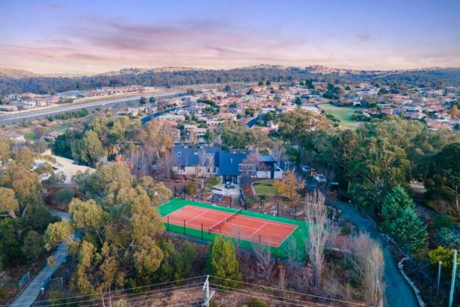 What makes an entertainer’s home in Canberra?