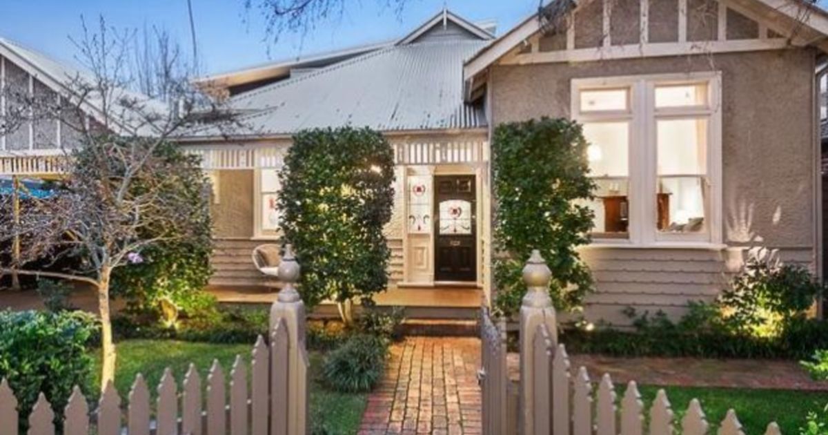 Glen Huntly house sets new suburb record of 2.6 million at auction
