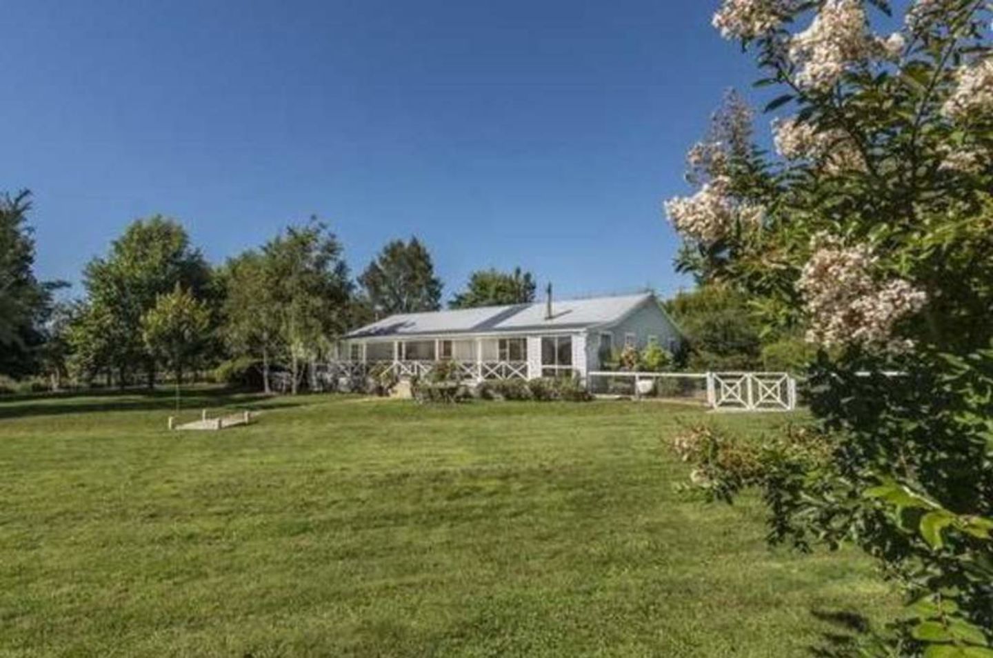 Avoca country cottage enjoys rolling views
