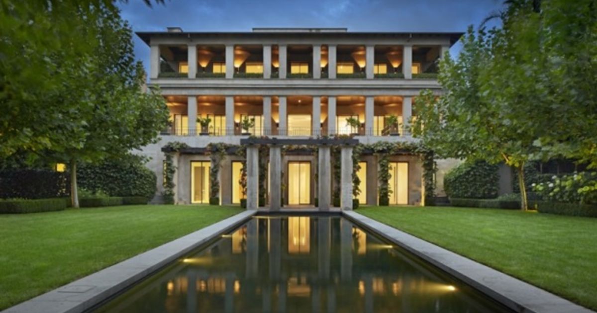 Towers Road, Toorak, mansion sells at huge discount