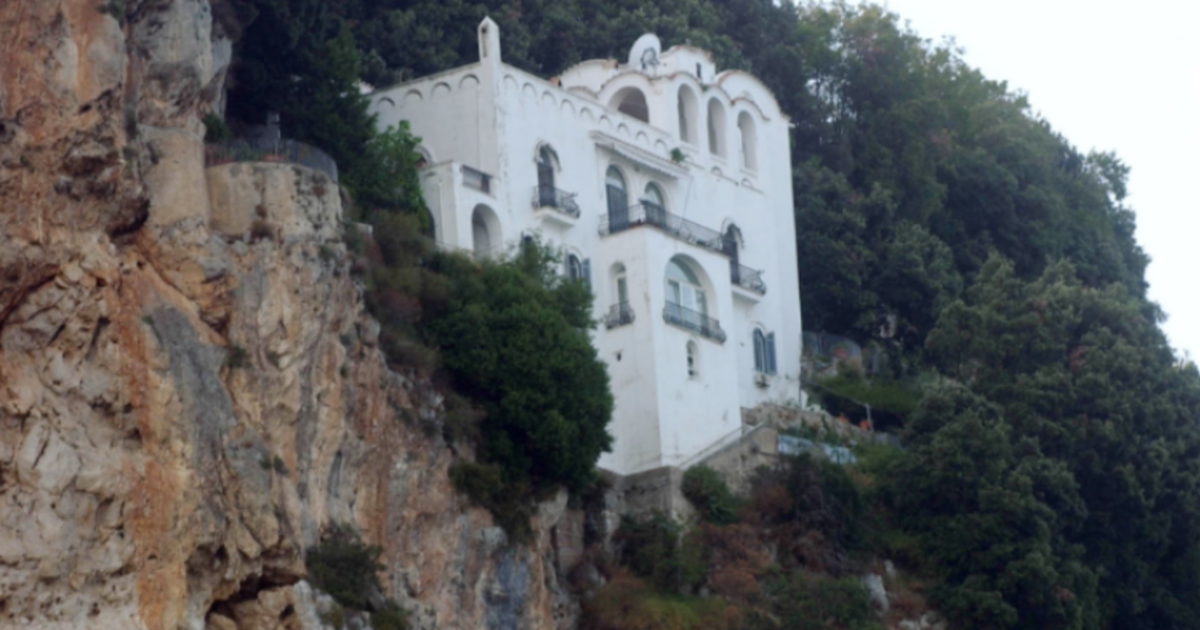 Dramatic Cliff Hanging Villa Once Owned By Writer Gore Vidal On The Market