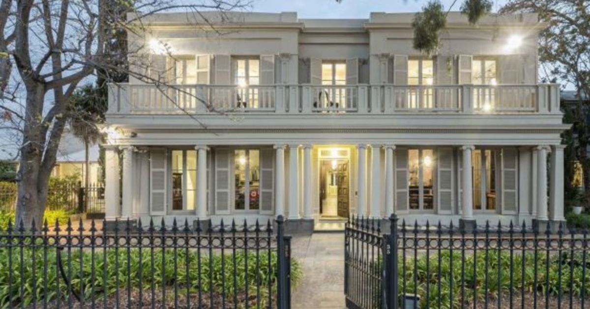 Grand St Kilda house Oberwyl for