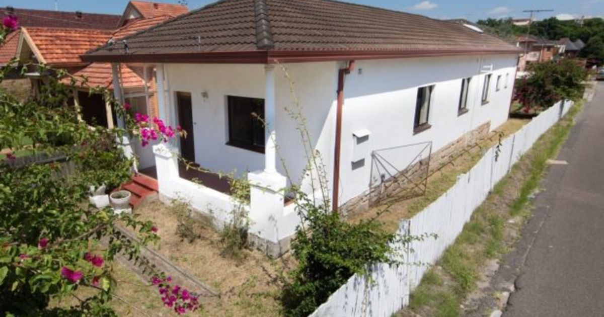 Unrenovated Kingsford house sells for more than 1 million over reserve