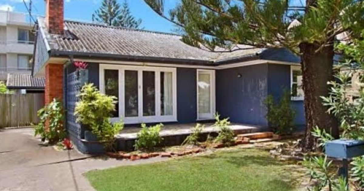 Tiny beach shack sells for 1.3 million on the Gold Coast