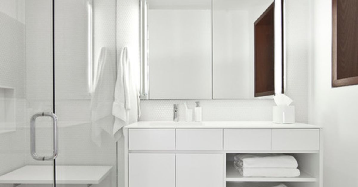 How to brighten up a windowless bathroom