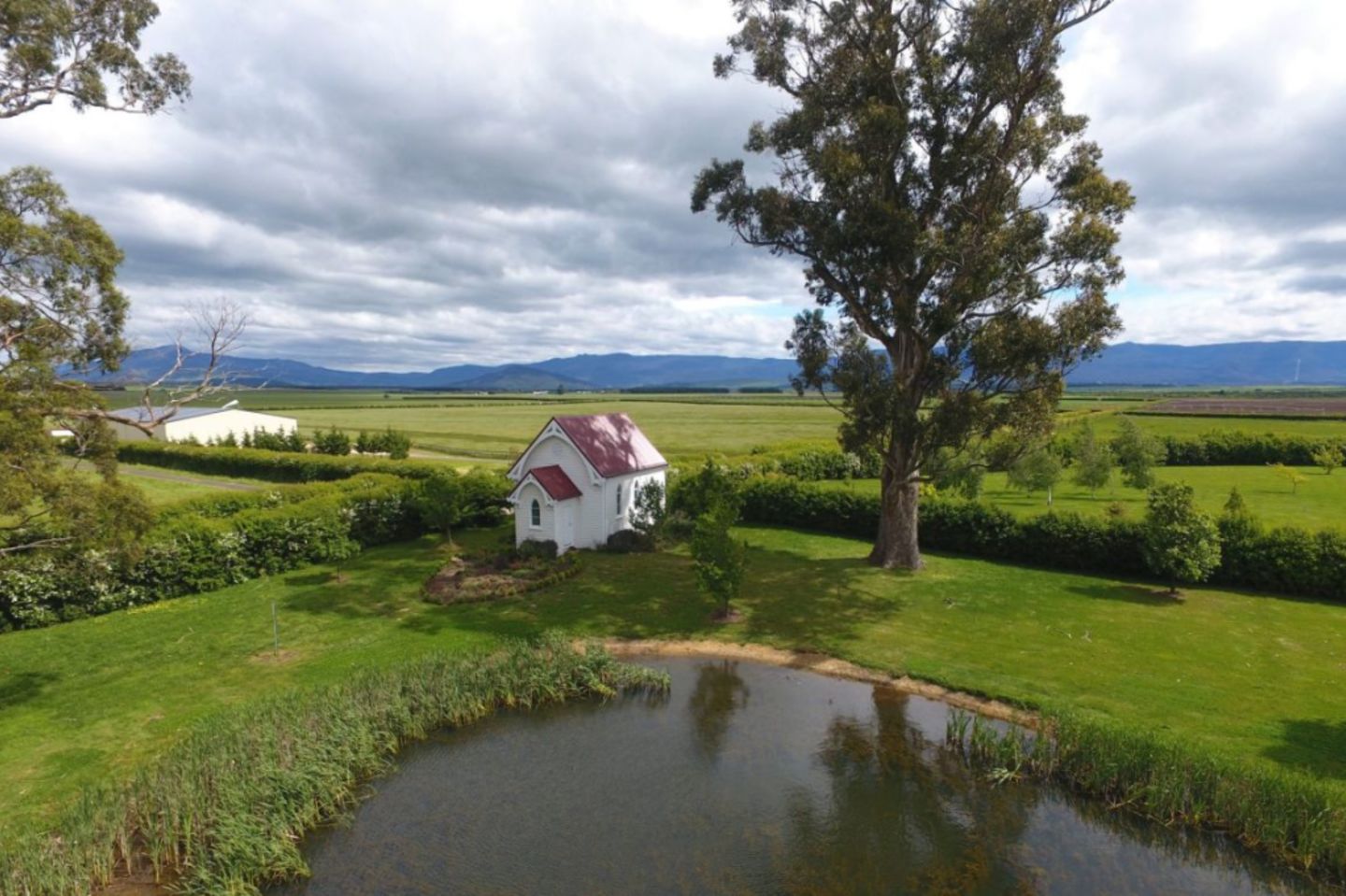 Grand mansion Lake House in Tasmania hits the market
