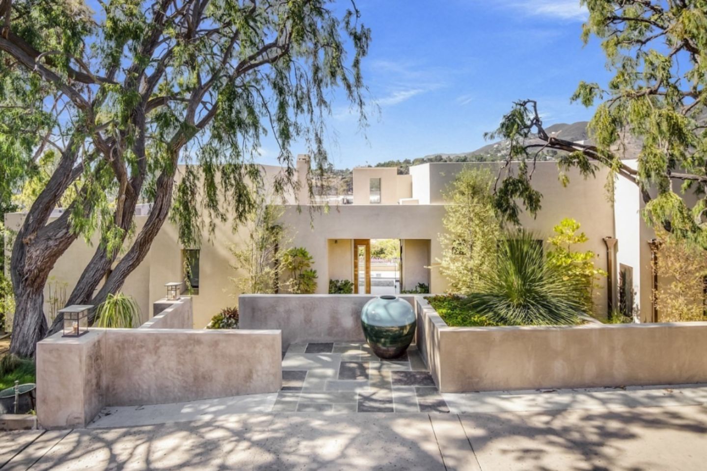 Chris Hemsworth buys another Malibu mansion, makes 3m profit