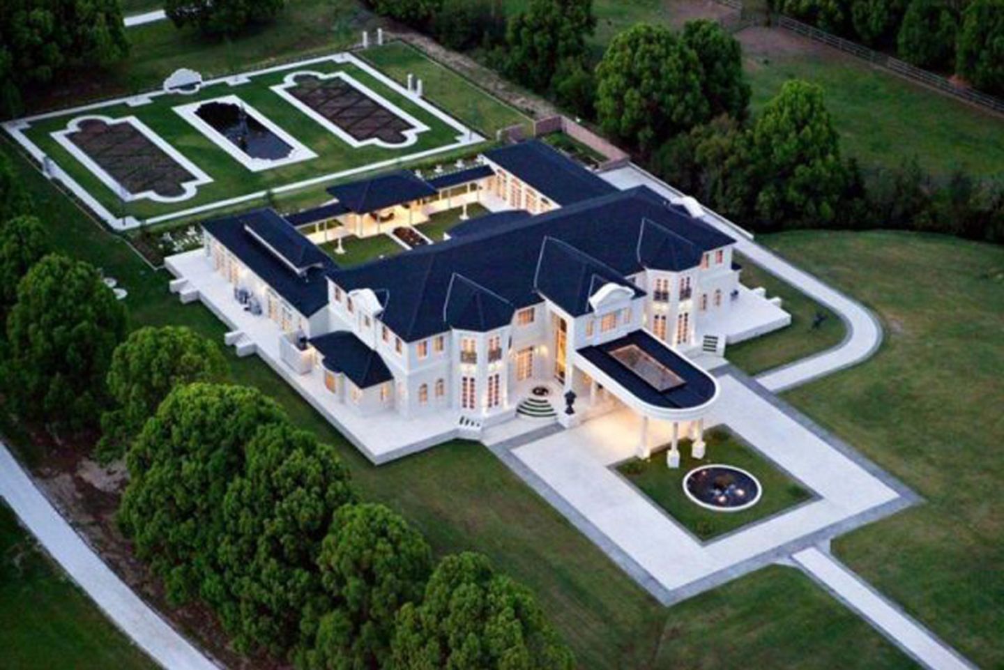 Luxury mansion passed in at gala Gold Coast auction