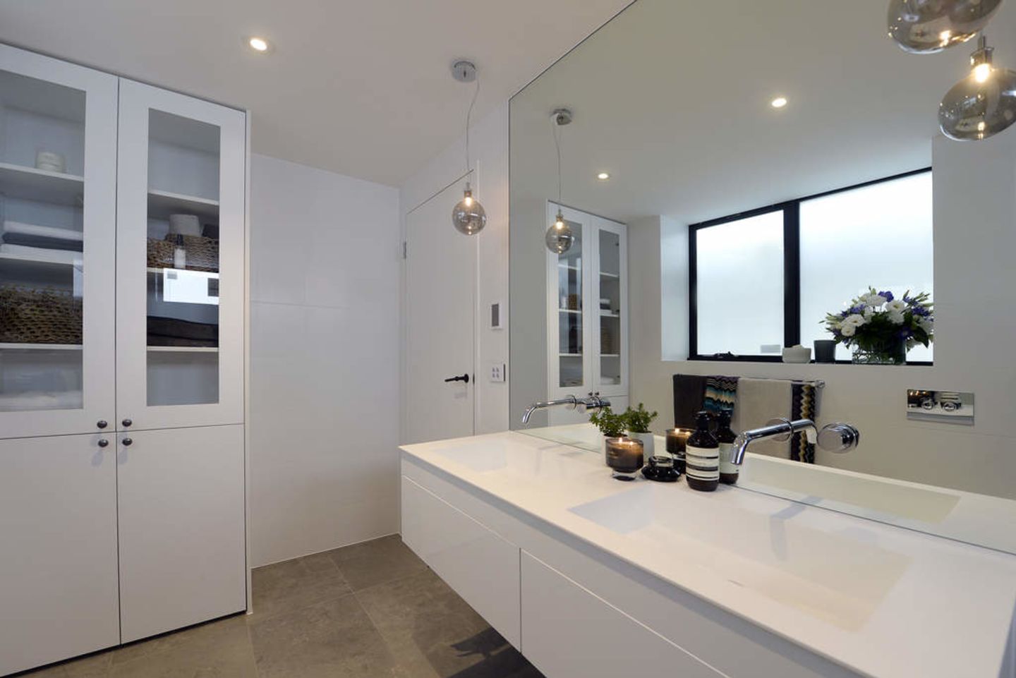 Darren Jolly Rushed To Hospital As He And Dea Win Bathroom Week On The Block