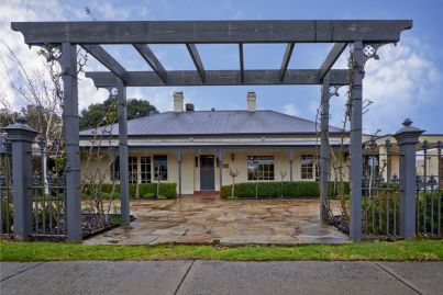 Rower Peter Gillon offloads Mornington Best Western