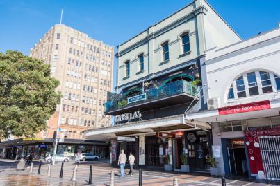 John Singleton and Geoff Dixon offload Kinselas, their sixth hotel sale in six months