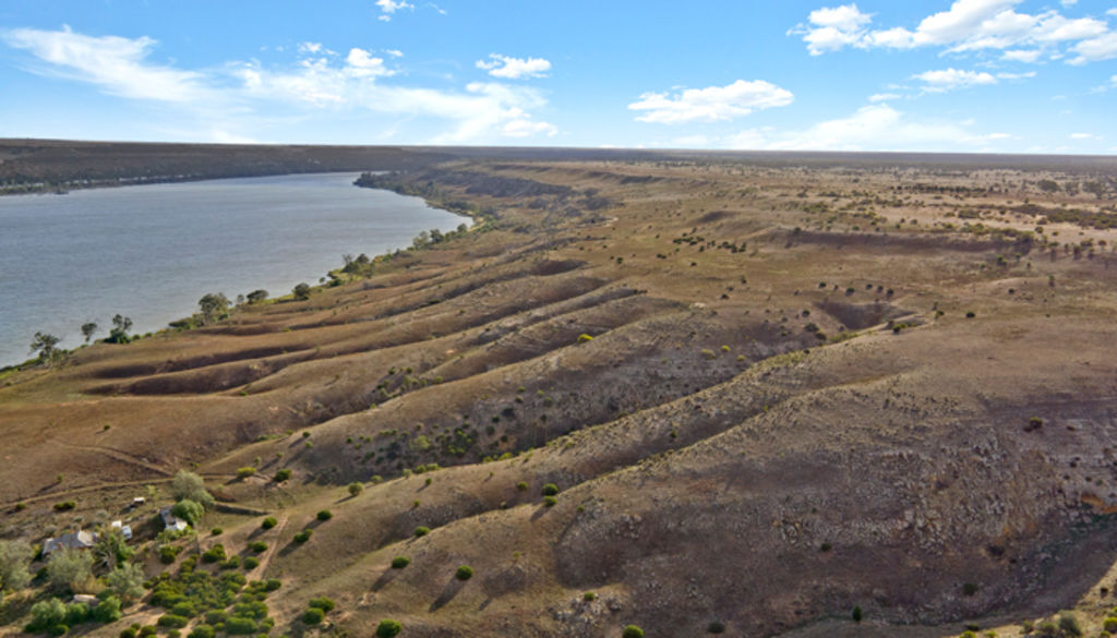 Major Murray River landholding comes with historical ruins